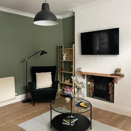Hoole House- Bright And Modern 2 Bedroom House, Close To Chester Train Station And The City Centre Εξωτερικό φωτογραφία