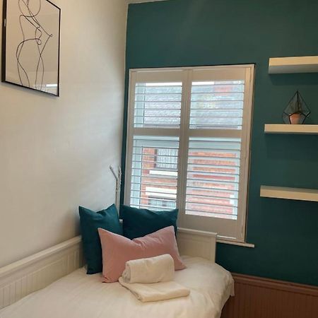 Hoole House- Bright And Modern 2 Bedroom House, Close To Chester Train Station And The City Centre Εξωτερικό φωτογραφία