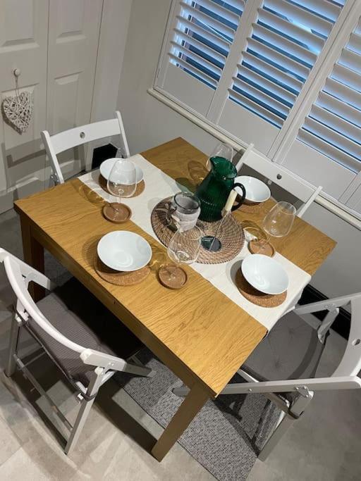 Hoole House- Bright And Modern 2 Bedroom House, Close To Chester Train Station And The City Centre Εξωτερικό φωτογραφία