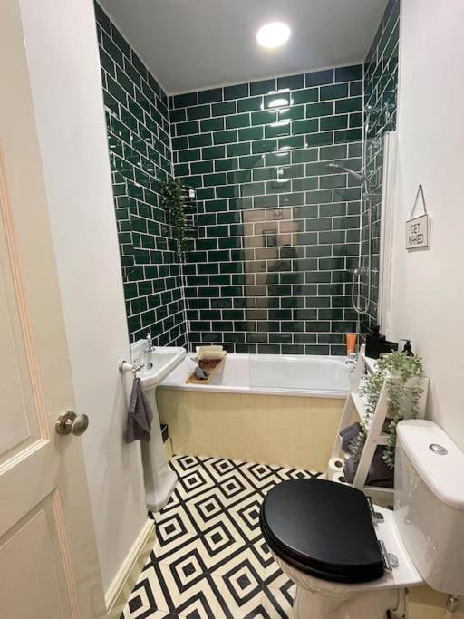 Hoole House- Bright And Modern 2 Bedroom House, Close To Chester Train Station And The City Centre Εξωτερικό φωτογραφία