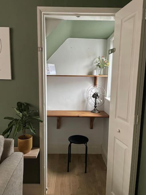 Hoole House- Bright And Modern 2 Bedroom House, Close To Chester Train Station And The City Centre Εξωτερικό φωτογραφία
