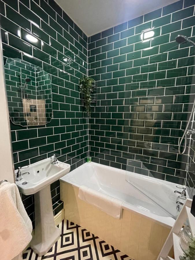 Hoole House- Bright And Modern 2 Bedroom House, Close To Chester Train Station And The City Centre Εξωτερικό φωτογραφία