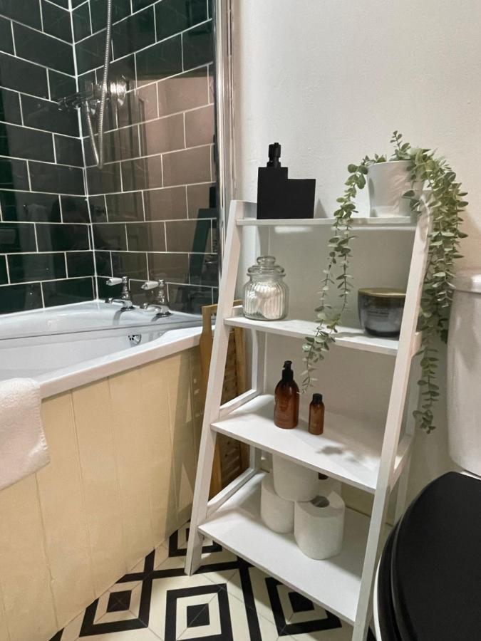 Hoole House- Bright And Modern 2 Bedroom House, Close To Chester Train Station And The City Centre Εξωτερικό φωτογραφία