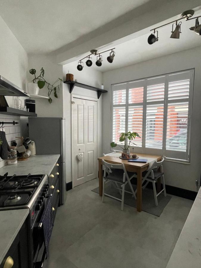 Hoole House- Bright And Modern 2 Bedroom House, Close To Chester Train Station And The City Centre Εξωτερικό φωτογραφία
