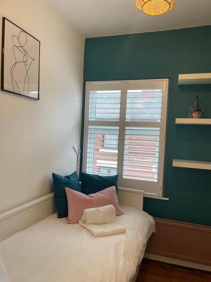Hoole House- Bright And Modern 2 Bedroom House, Close To Chester Train Station And The City Centre Εξωτερικό φωτογραφία
